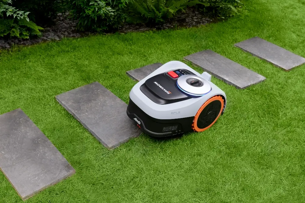 Jazda po wystających płytach w trawniku Robot koszący bez przewodu Segway Navimow i210 AWD – przejazd po wystających płytach, stabilna trakcja i 3AWD
